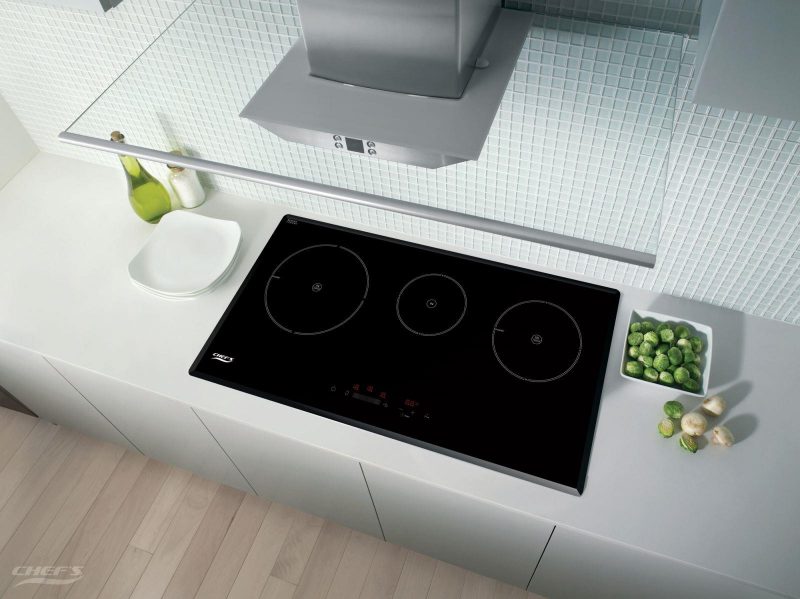 Bep_tu_ba_chefs-EH_IH544